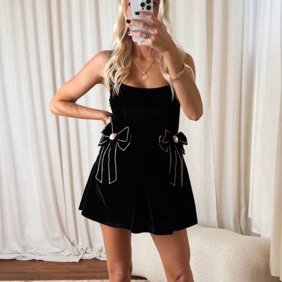 New Blu Pepper Velvet Pearl Bow Front Mini Dress - Picture 8 of 16